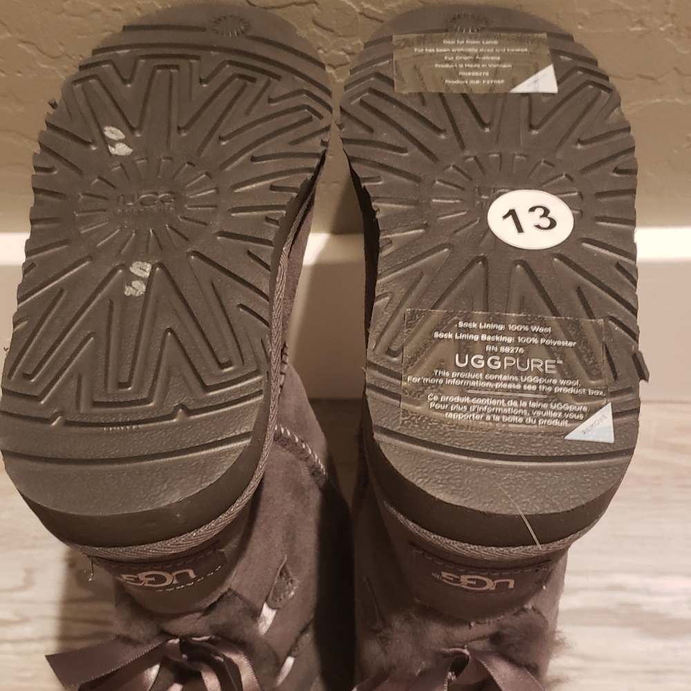 Girl size 3 ugg boots